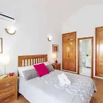 Mendi Gorri فيلة *