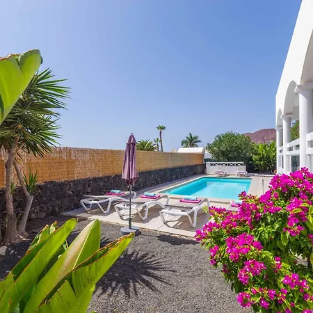 فيلة Mendi Gorri بلايا بلانكا